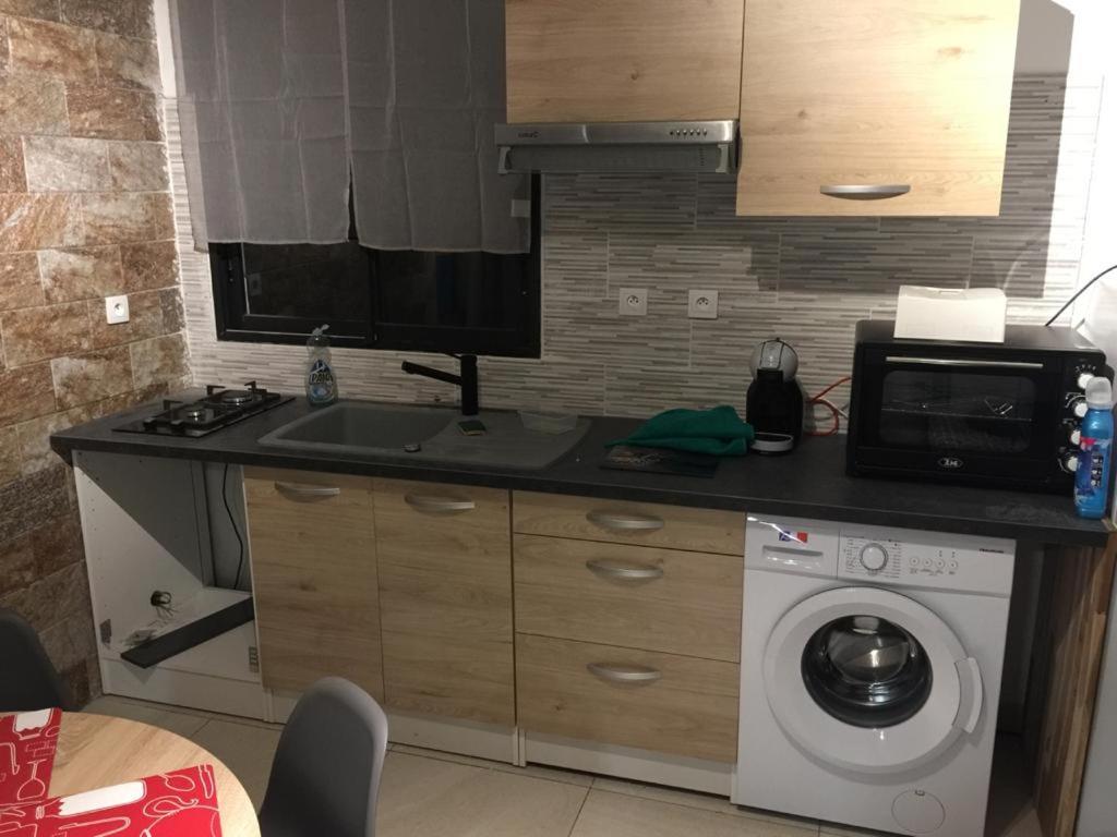 Nicole Residence Avec Piscine Chauffee & Jacuzzi サン・タンドレ エクステリア 写真