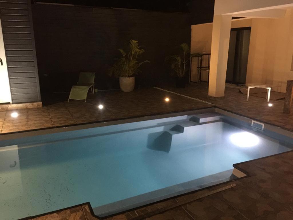 Nicole Residence Avec Piscine Chauffee & Jacuzzi サン・タンドレ エクステリア 写真