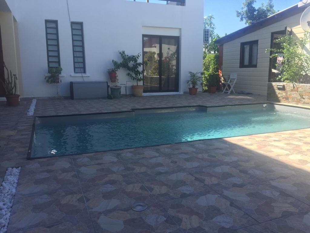 Nicole Residence Avec Piscine Chauffee & Jacuzzi サン・タンドレ エクステリア 写真