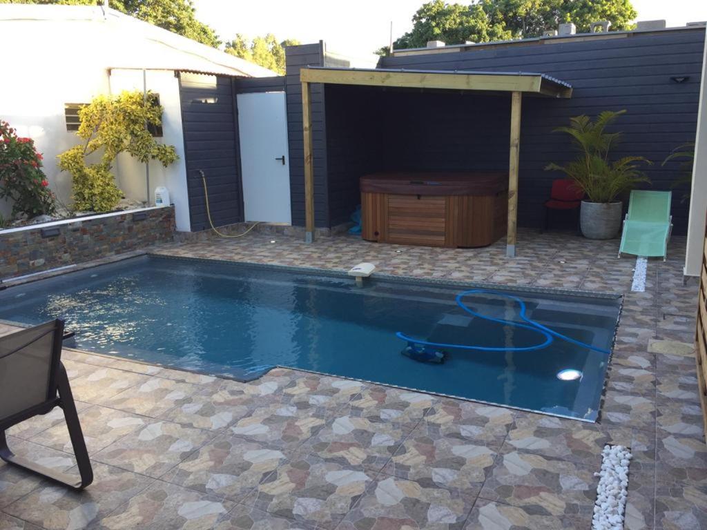 Nicole Residence Avec Piscine Chauffee & Jacuzzi サン・タンドレ エクステリア 写真