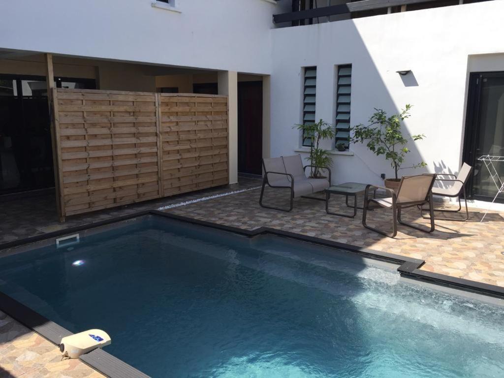 Nicole Residence Avec Piscine Chauffee & Jacuzzi サン・タンドレ エクステリア 写真