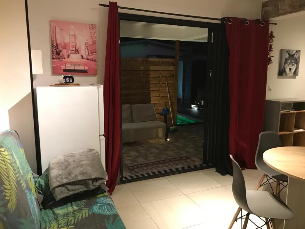 Nicole Residence Avec Piscine Chauffee & Jacuzzi サン・タンドレ エクステリア 写真