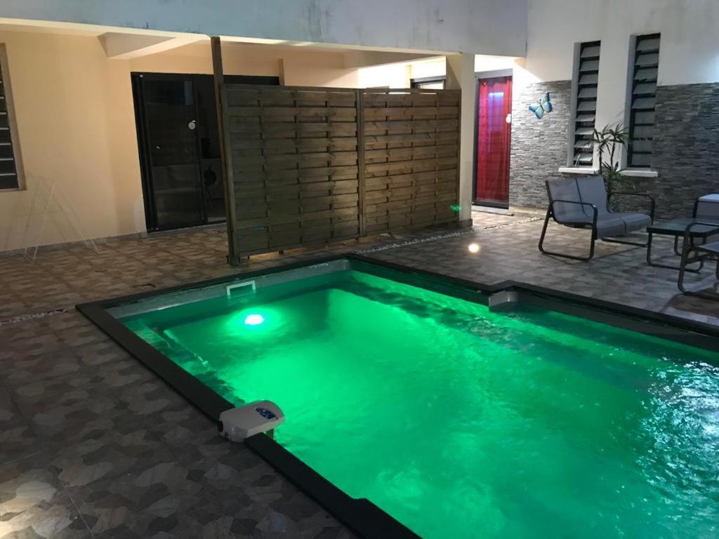 Nicole Residence Avec Piscine Chauffee & Jacuzzi サン・タンドレ エクステリア 写真