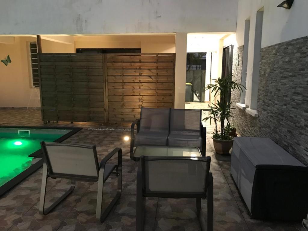 Nicole Residence Avec Piscine Chauffee & Jacuzzi サン・タンドレ エクステリア 写真