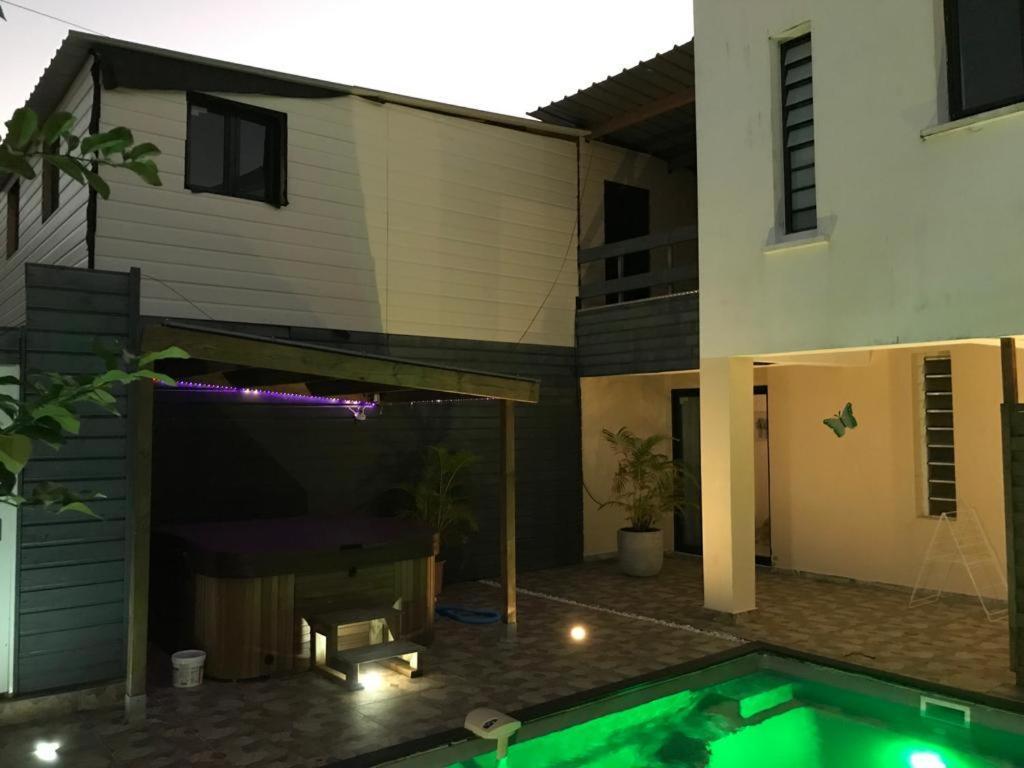 Nicole Residence Avec Piscine Chauffee & Jacuzzi サン・タンドレ エクステリア 写真