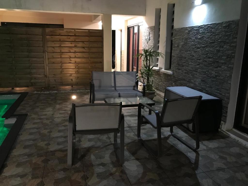 Nicole Residence Avec Piscine Chauffee & Jacuzzi サン・タンドレ エクステリア 写真